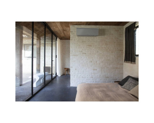 Елегантна та ефективна інверторна настінна спліт-система Daikin Emura Silver