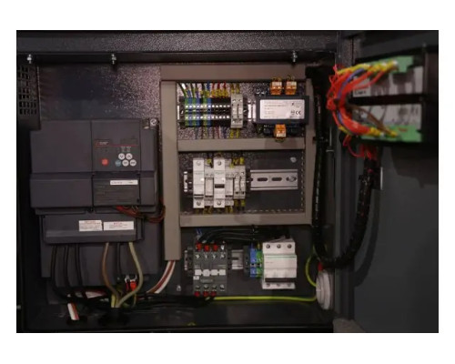 Гвинтовий компресор з ремінним приводом та інвертором WALTER SF 15 SXP