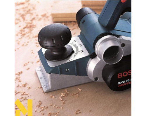 Рубанок електричний Bosch GHO 40-82 C у валізі