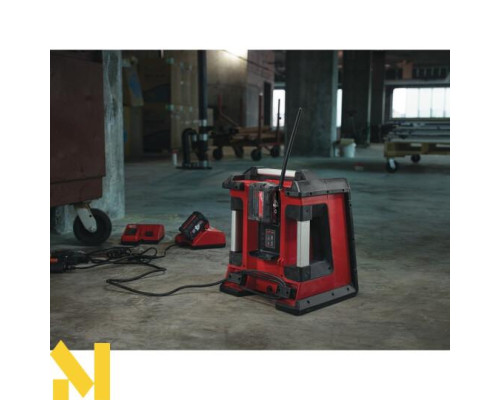 Радіоприймач/зарядний пристрій гібридний Milwaukee M18 RC-0