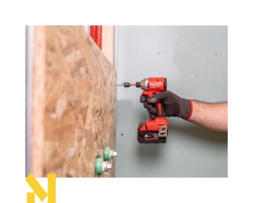 Гвинтоверт акумуляторний Milwaukee M18 BLIDRCMC-402C + жилетка