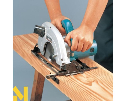 Дискова пила Makita 5704R