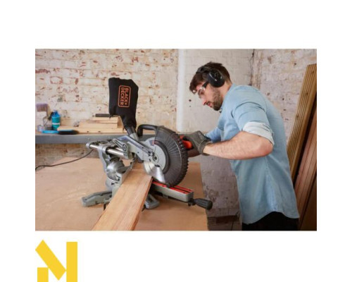 Пила торцювальна мережева Black&Decker BES700