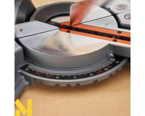 Пила торцювальна мережева Black&Decker BES702