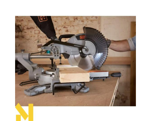 Пила торцювальна Black&Decker BES710