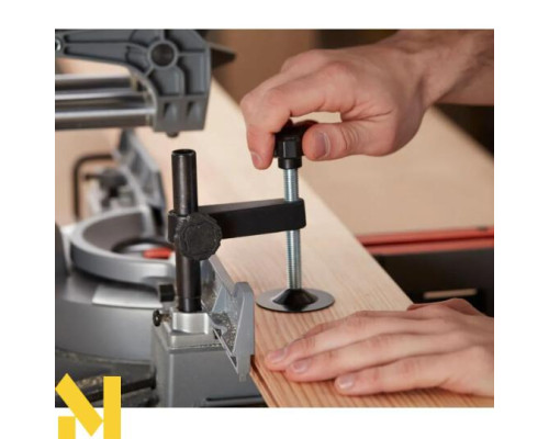 Пила торцювальна Black&Decker BES710