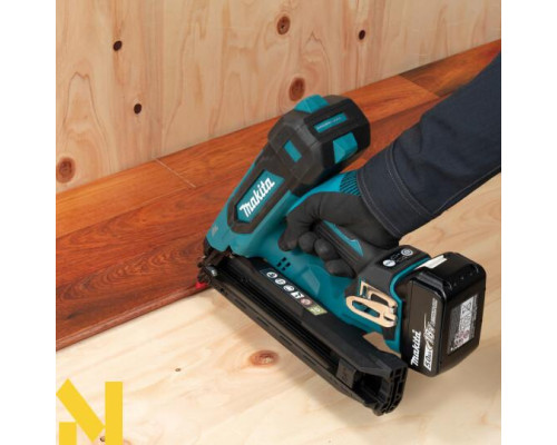 Цвяхозабивач акумуляторний Makita DBN620RFJ
