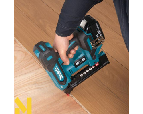 Степлер акумуляторний Makita DST630RFJ