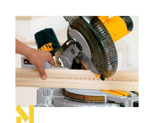 Пила торцювальна DeWalt DW713