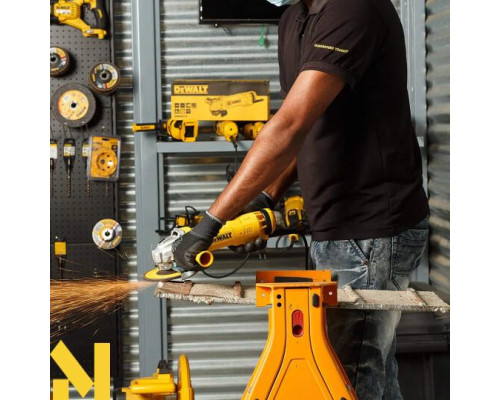 Болгарка (кутова шліфмашина) мережева DeWalt DWE4215