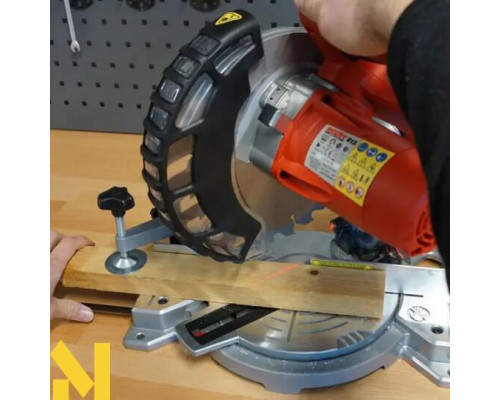 Пила торцювальна HECHT 813