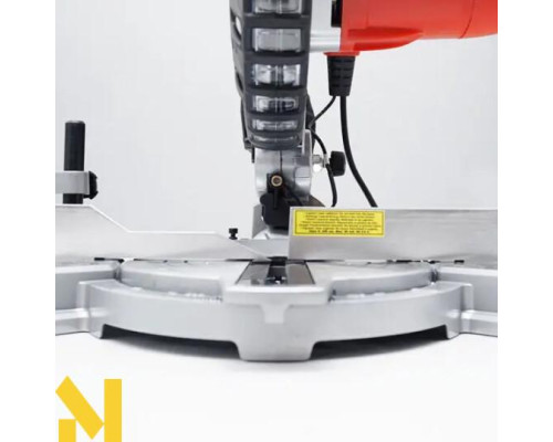 Пила торцювальна HECHT 813