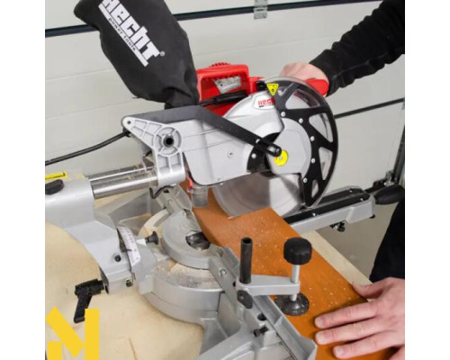 Пила торцювальна HECHT 820