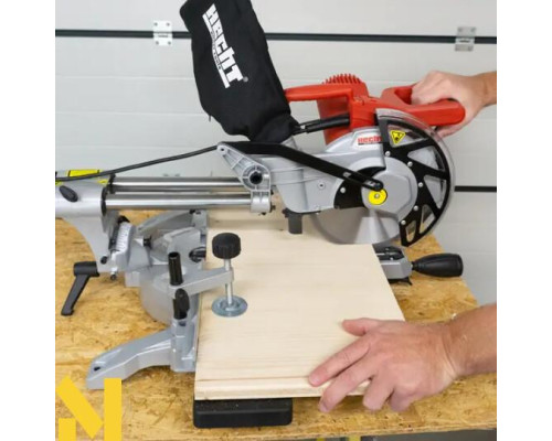 Пила торцювальна HECHT 828