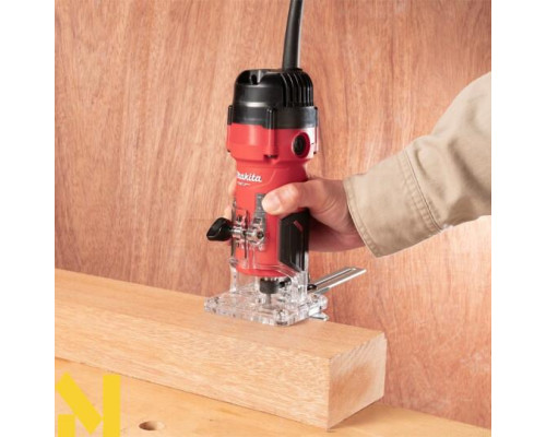 Фрезер Makita M3702