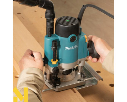 Фрезер Makita RP1111C