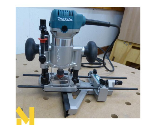 Фрезер Makita RT0700CX2